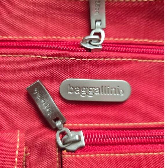 Red Baggallini Everywhere Crossbody Shoulder Bag Cargo Nylon Expandable - Picture 4 of 7